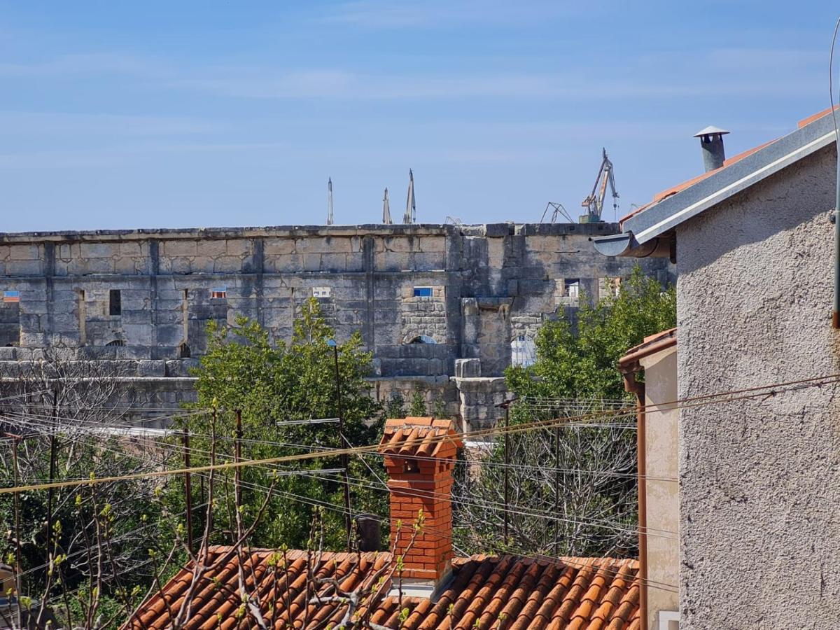 Arena Pula - Atraktivan Stan!!! Пула Экстерьер фото